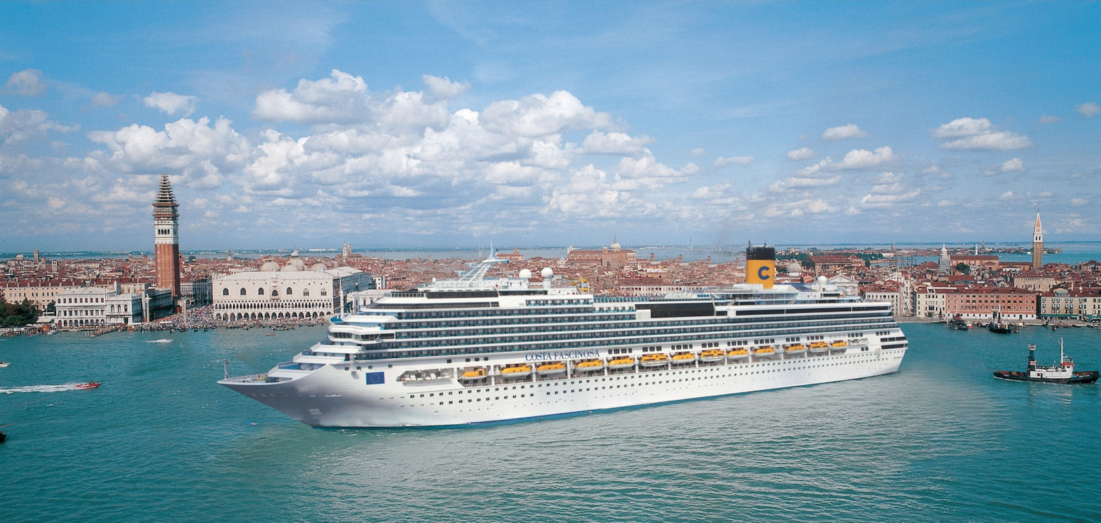 Costa Kreuzfahrten setzt Flottenexpansionsprogramm fort: Die „Costa Fascinosa“ – das größte Kreuzfahrtschiff unter italienischer Flagge  – sticht in Venedig in See