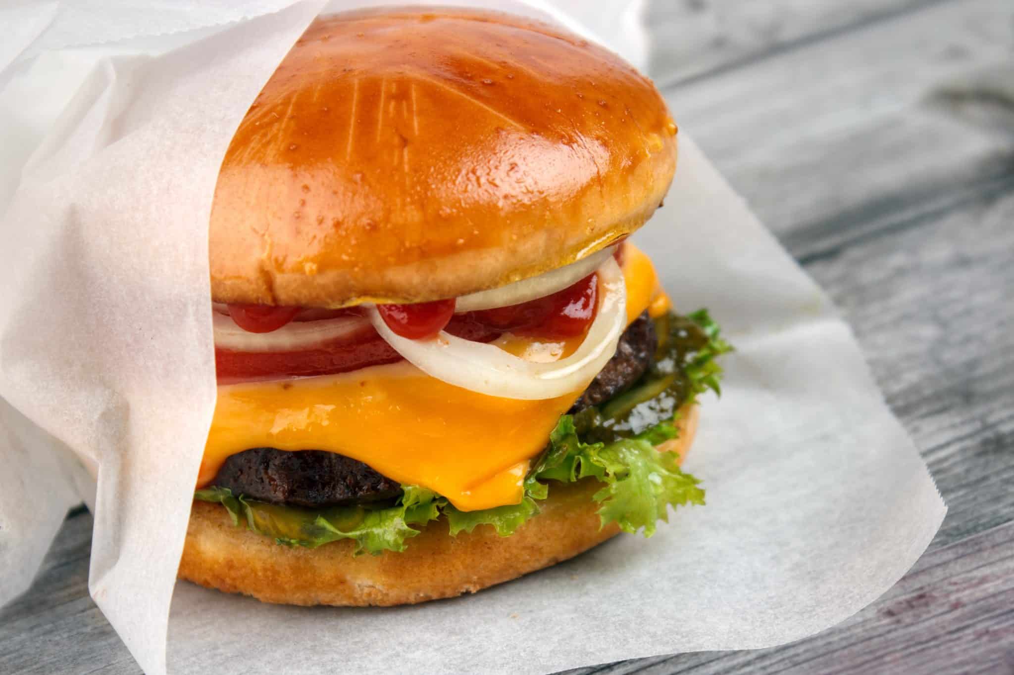 TUI Cruises führt Burger-Konzept und Room Service ein!