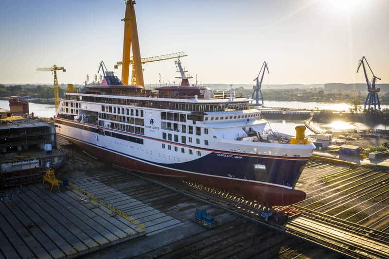 Neubau HANSEATIC spirit hat erstmals Wasser unterm Kiel – Indienststellung planmässig