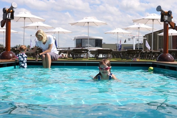 A-ROSA bietet Schwimmkurse im Sommer an