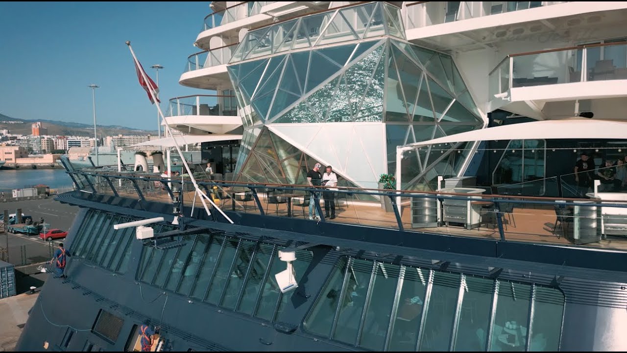 „Rückkehr der Goldenen Zwanziger und ein Hexagon-Theater – Das neue Entertainment-Highlight auf dem achten Schiff von TUI Cruises!“