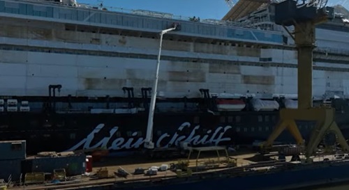 Meyer Werft: Mein Schiff 7 erhält Bordwand-Beschriftung!