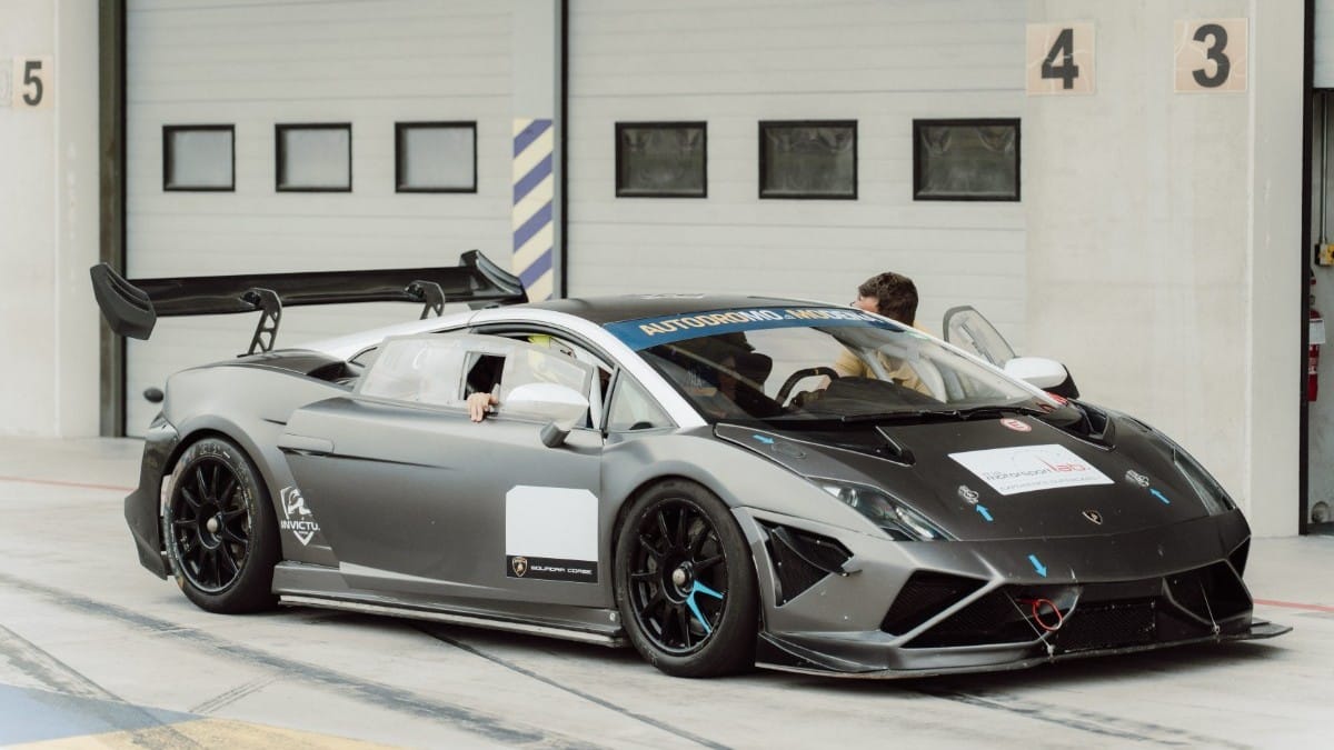 Regent Seven Seas Cruises erweitert Motorsport-Programme: Supercars, Porsche und Ferrari ab 2027